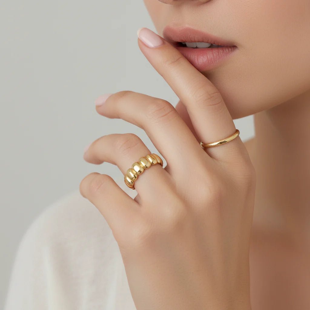 Gold ring with oval pattern (Ready-to-ship)
