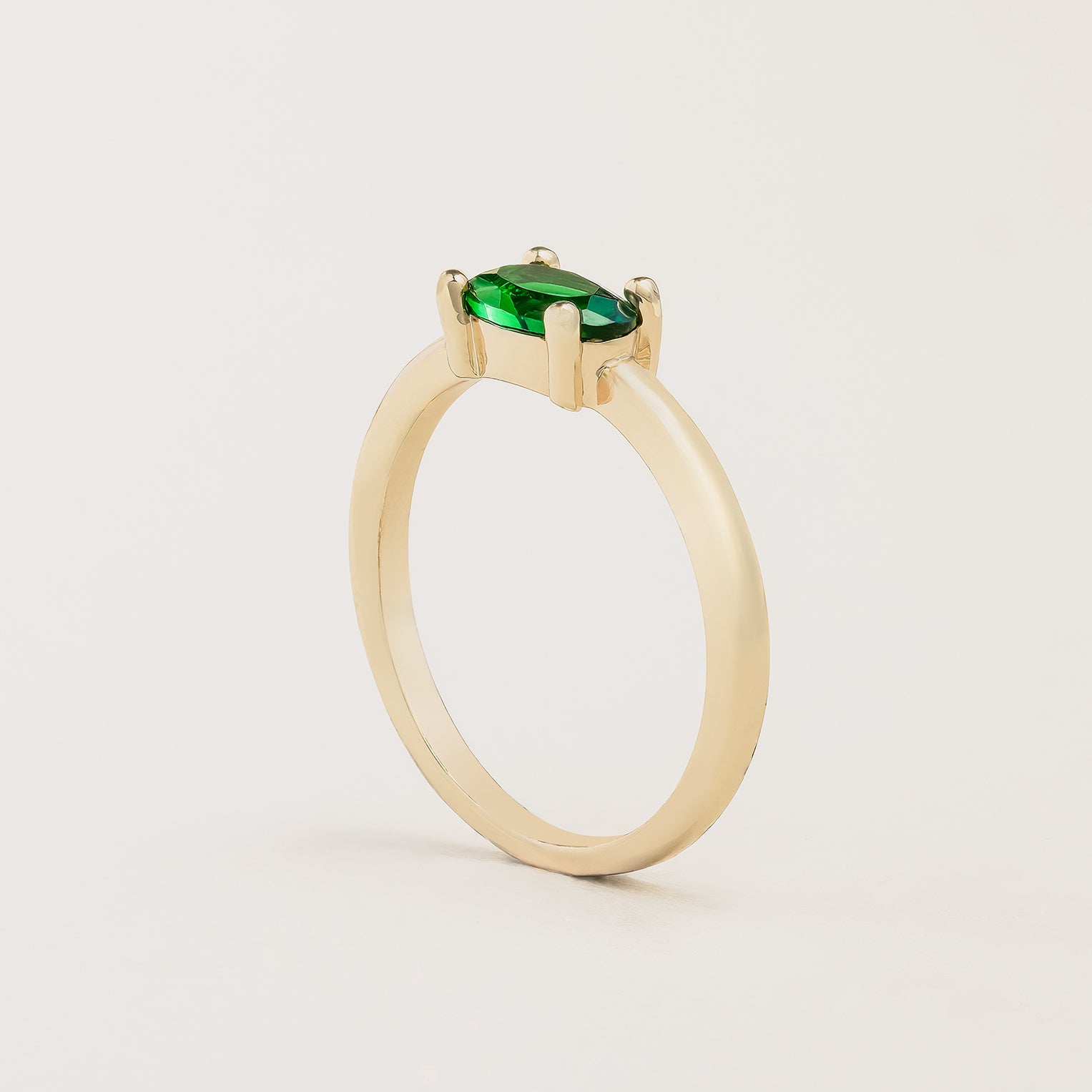 Oval Solitaire Emerald Ring Setting