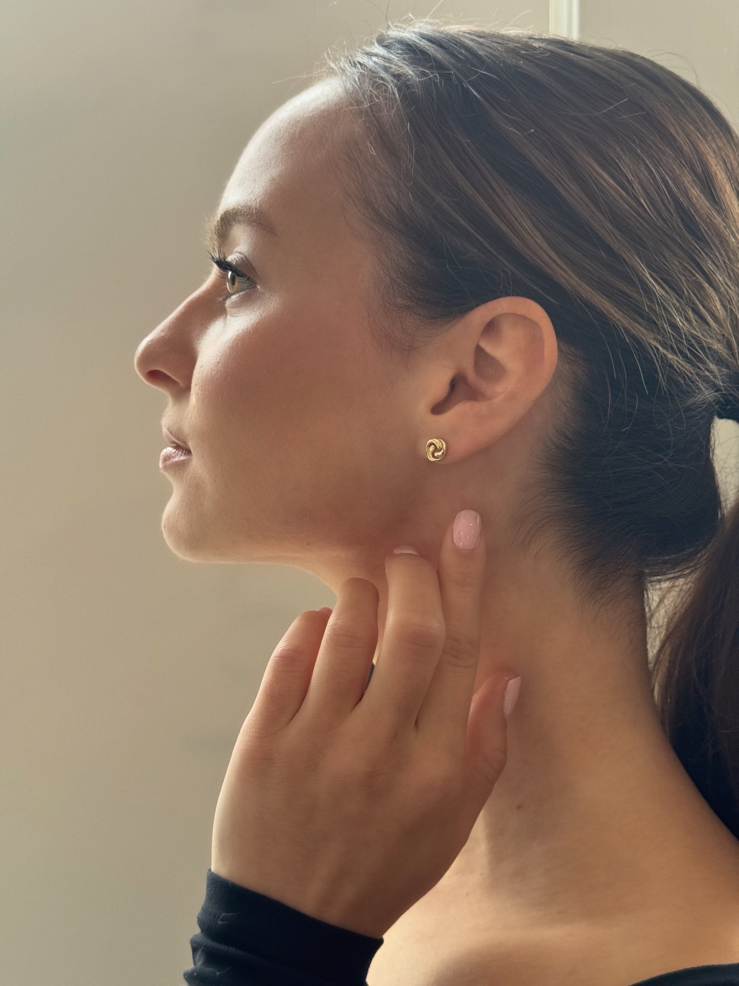 Knot stud earrings