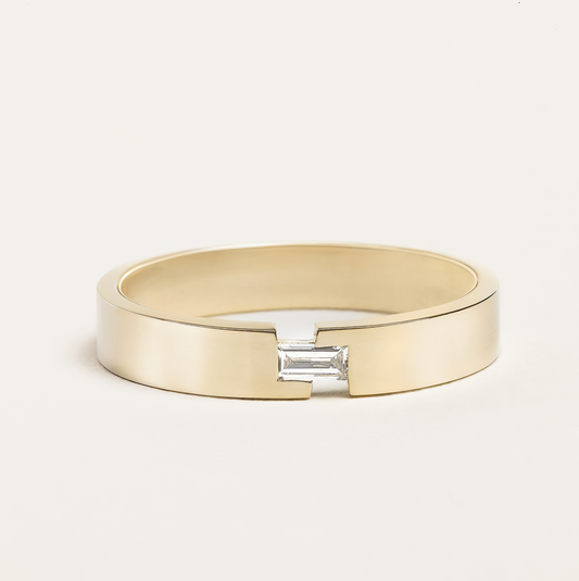 Single Baguette Diamond Wedding Band In Yellow Gold