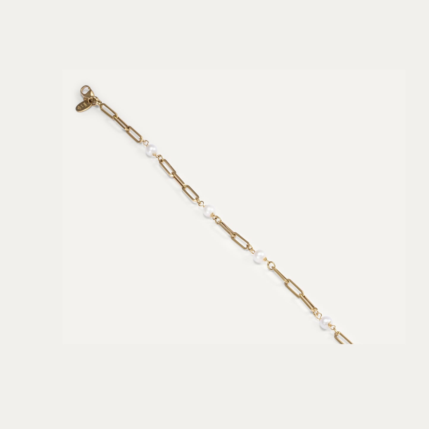 Paperclip bracelet with 4 pearls