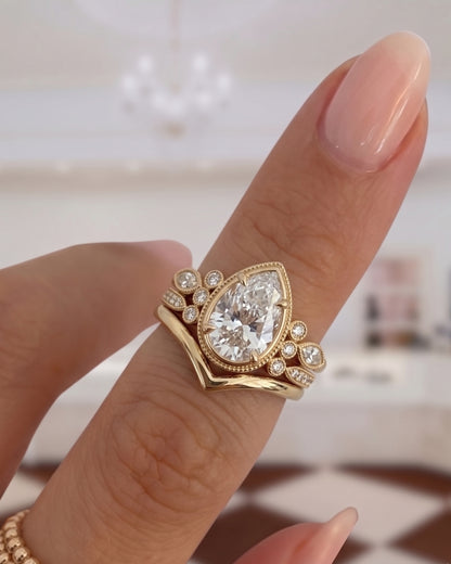 Bague de fiançailles en diamant coussin allongé avec pavé et halo caché