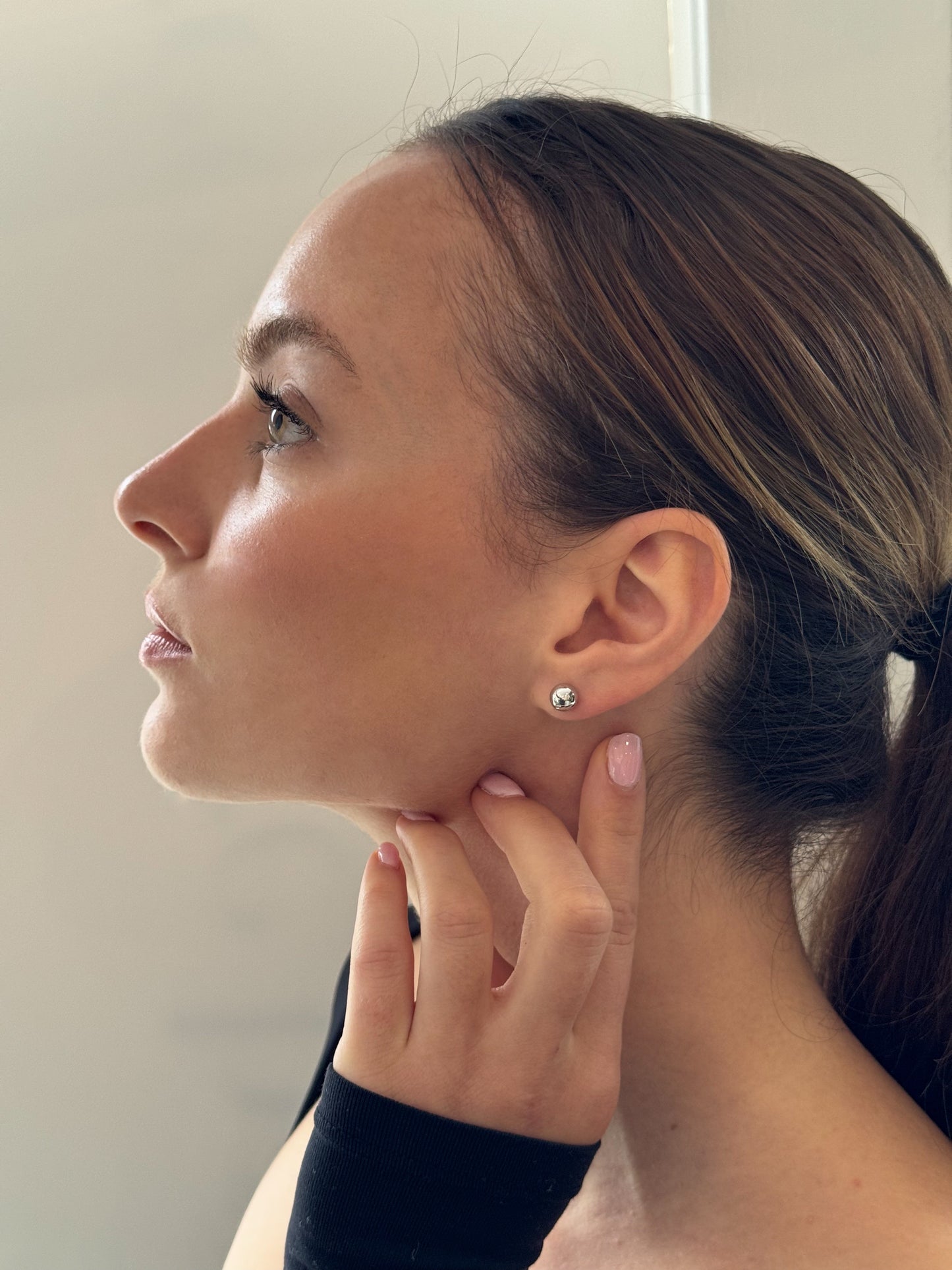 Medium ball stud earrings