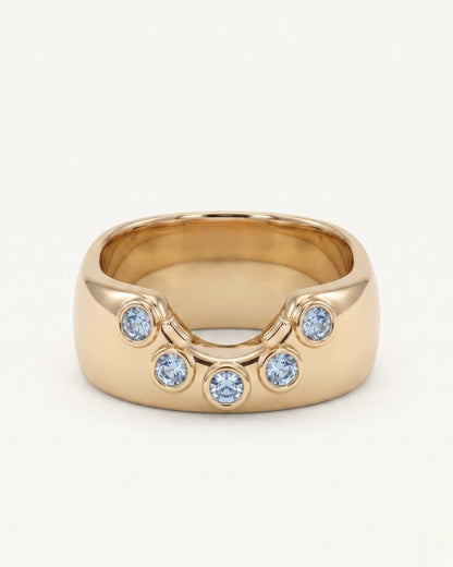 Bezel Gemstone Curve Ring Pale Blue Sapphire