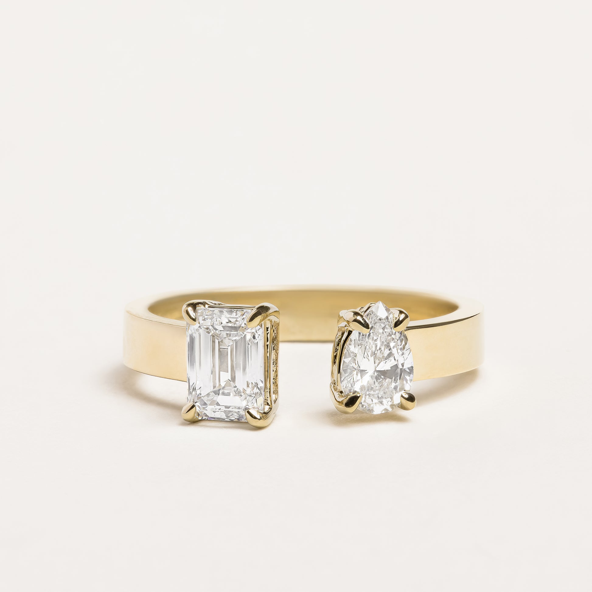Emerald-Cut & Pear Diamond Toi et Moi Ring