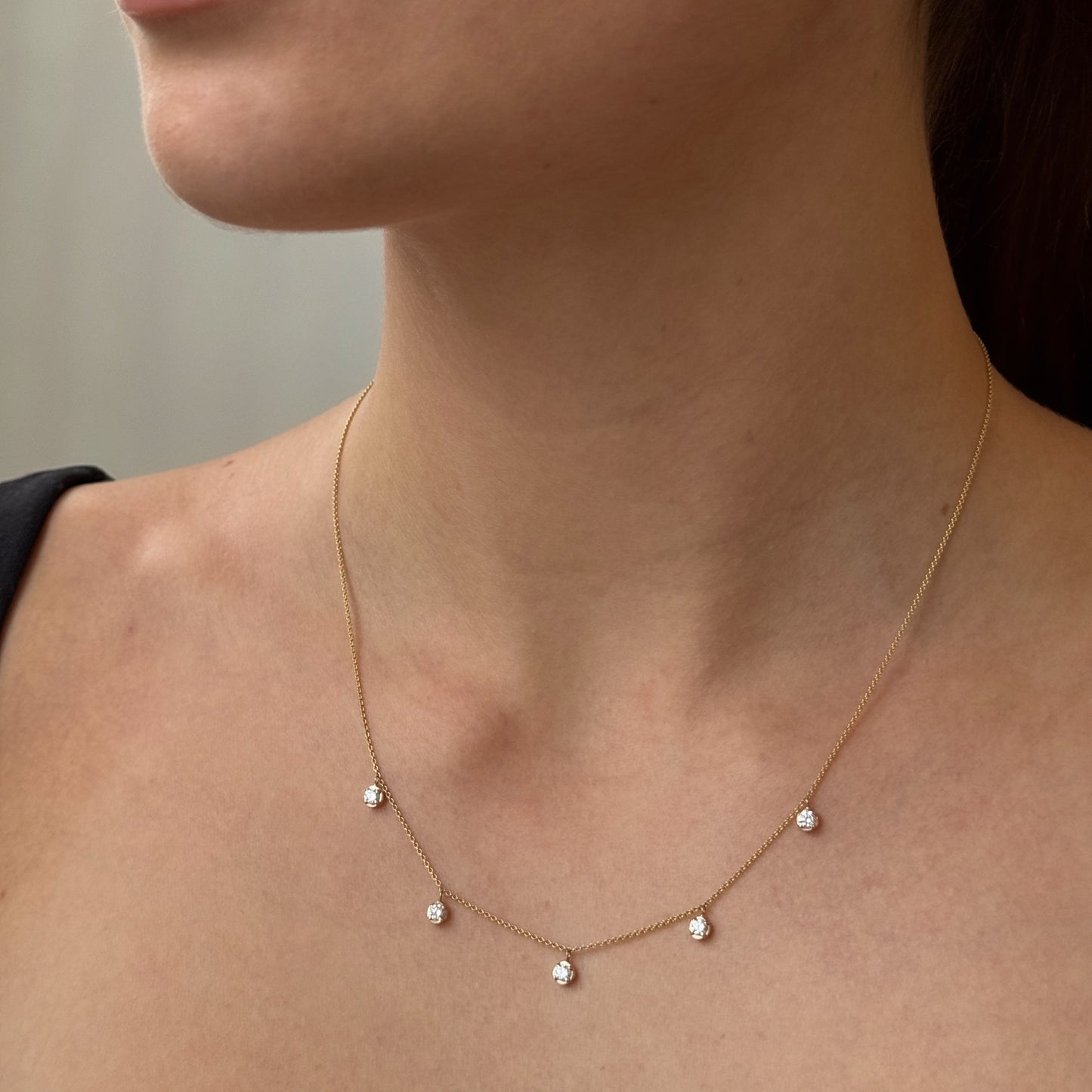 Floating station necklace