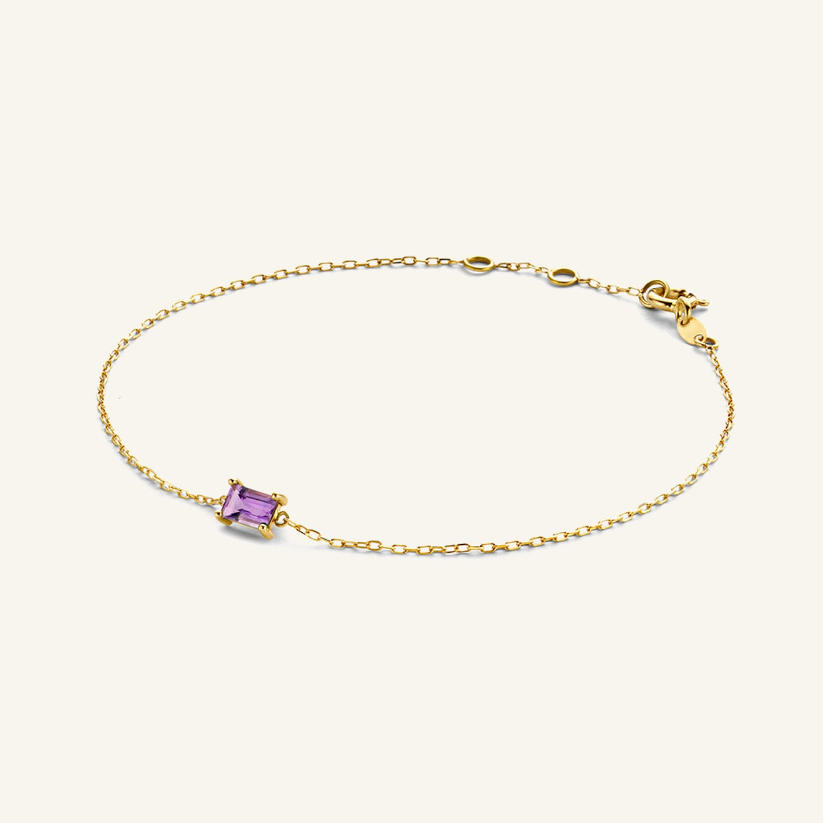 Jackie Amsterdam Medina Amethyst bracelet in 14K yellow gold on pale beige background