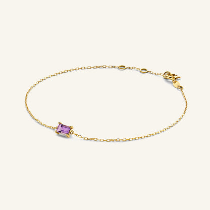 Jackie Amsterdam Medina Amethyst bracelet in 14K yellow gold on pale beige background