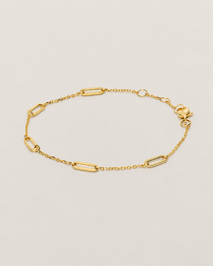 Jackie Amsterdam Las Ramblas bracelet in 14K yellow gold on light beige background