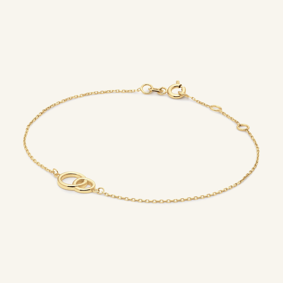 JKB25.408 Jackie Giro Doppio bracelet in 14K yellow gold on light beige background