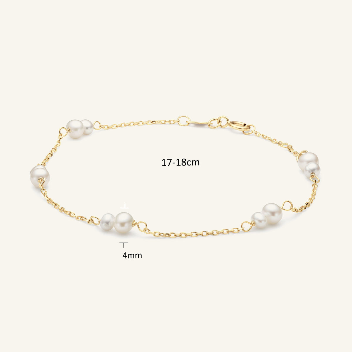 JKB25.506 Jackie Monte Carlo pearl bracelet 17 18 cm and 4 mm details on light beige background