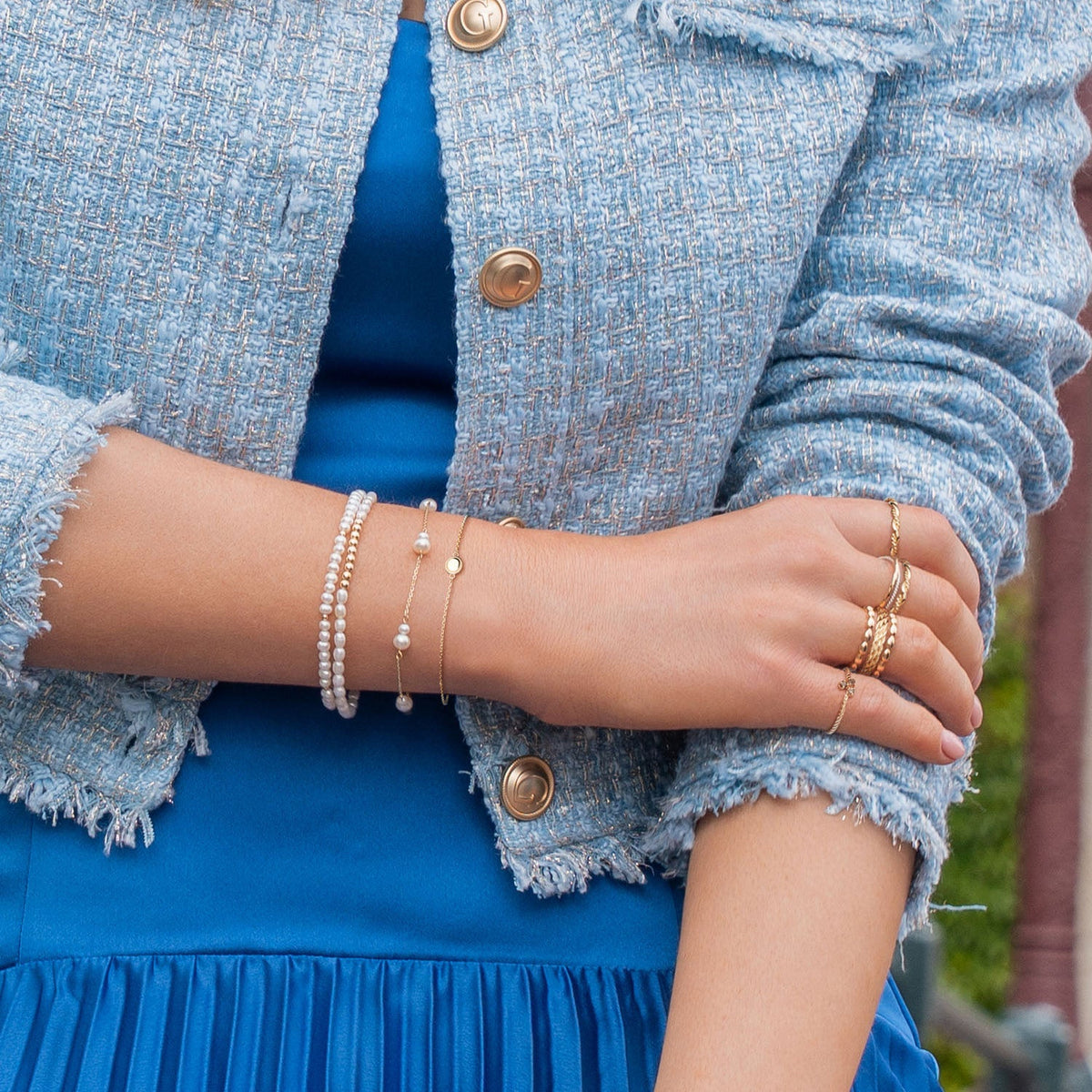 JKB25.507 Jackie St-Tropez pearl bracelet worn on wrist