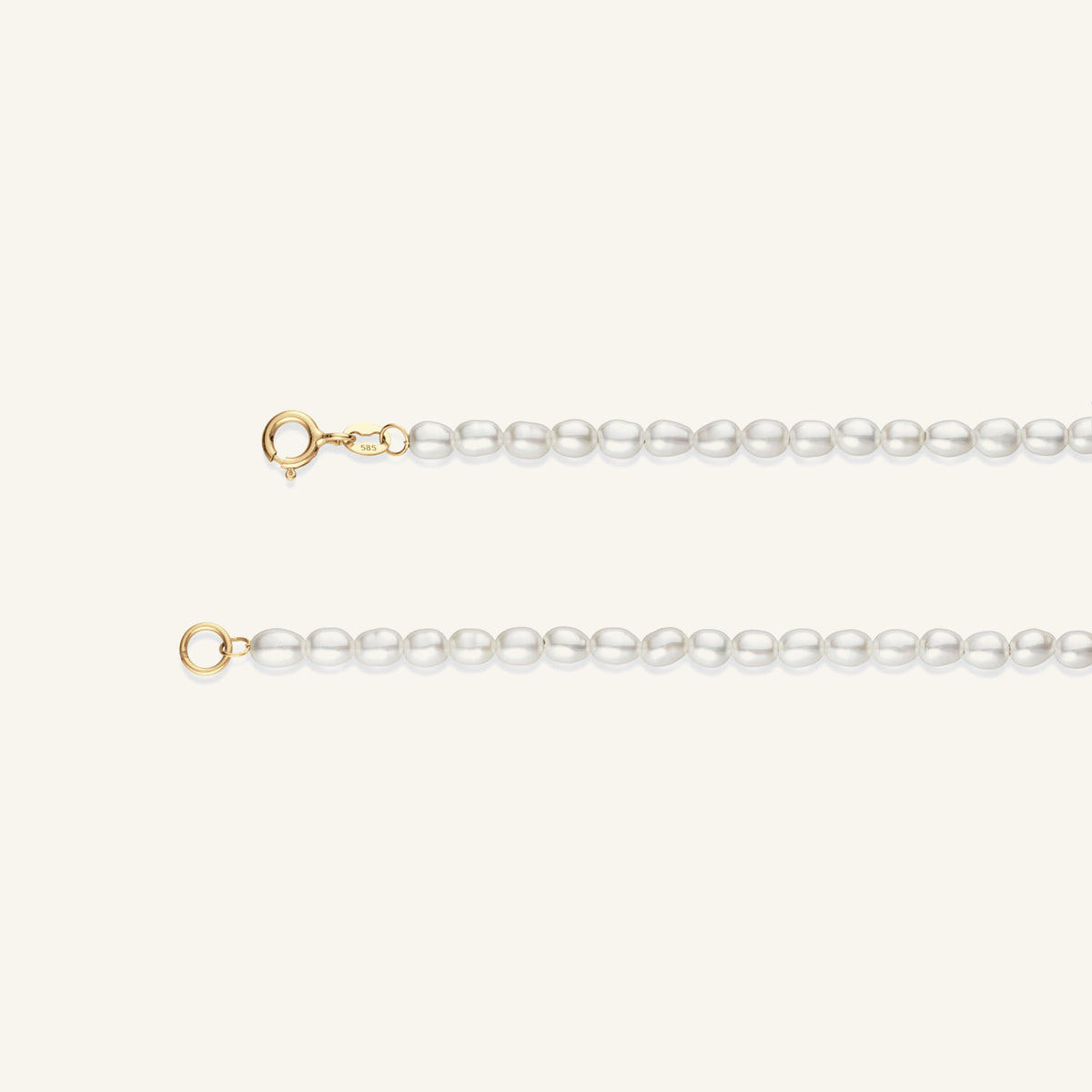 JKB25.507 Jackie St-Tropez pearl bracelet clasp detail on light beige background