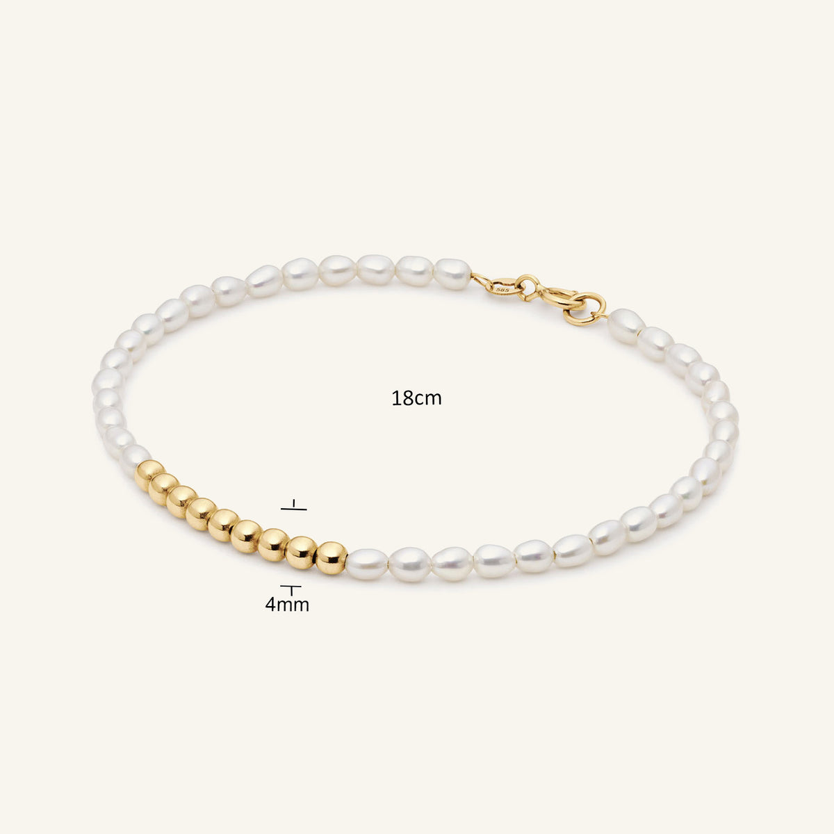 JKB25.507 Jackie St-Tropez pearl bracelet 18 cm and 4 mm details on light beige background