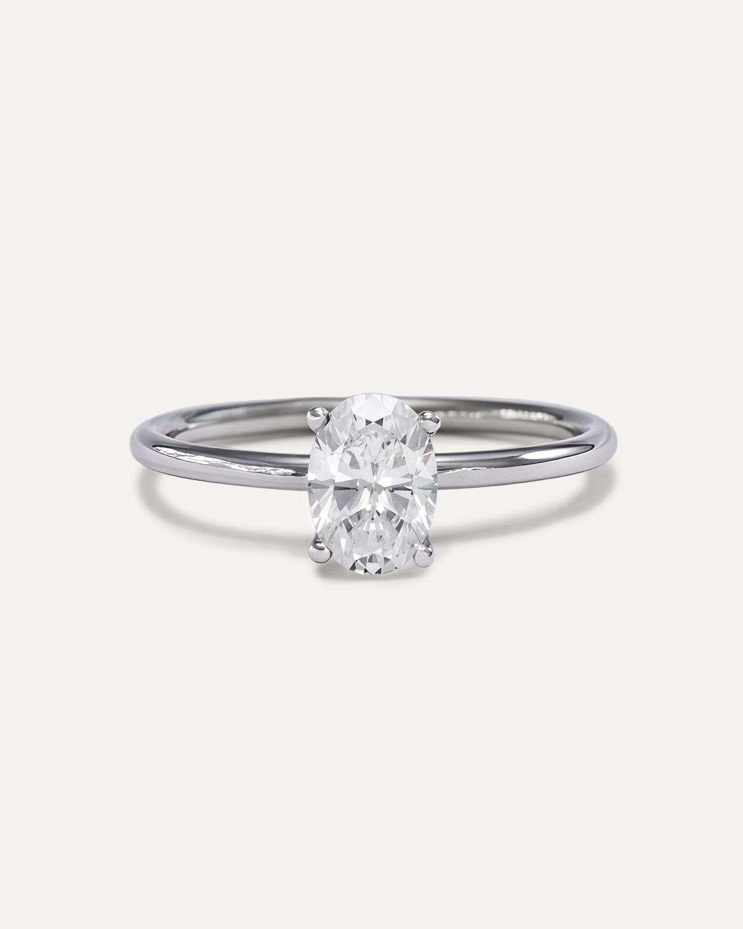 Bague de fiançailles avec diamant ovale