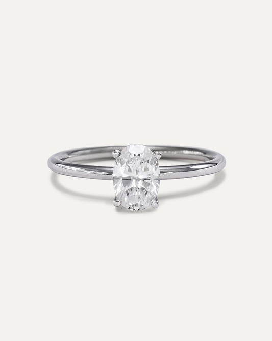 Bague de fiançailles avec diamant ovale