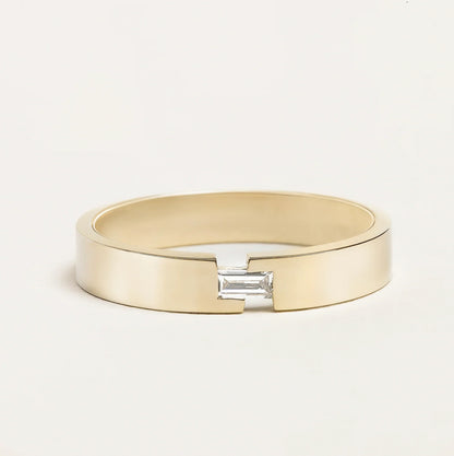 Single Baguette Diamond Wedding Band In Yellow Gold