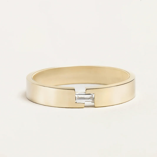 Single Baguette Diamond Wedding Band In Yellow Gold