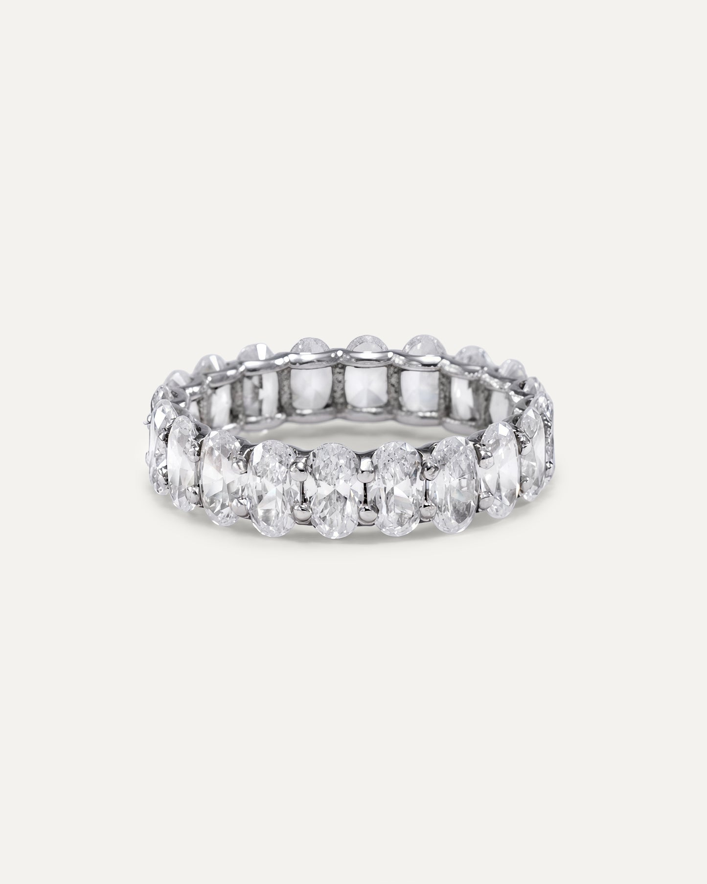 Bague éternité avec diamants ovales