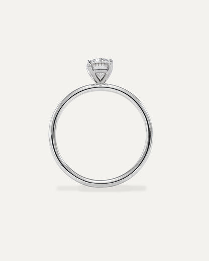 Bague de fiançailles avec diamant ovale
