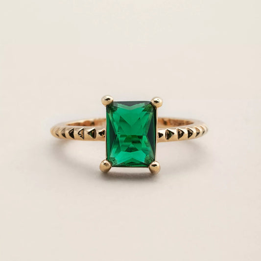 Pyramid Band Green Emerald Ring