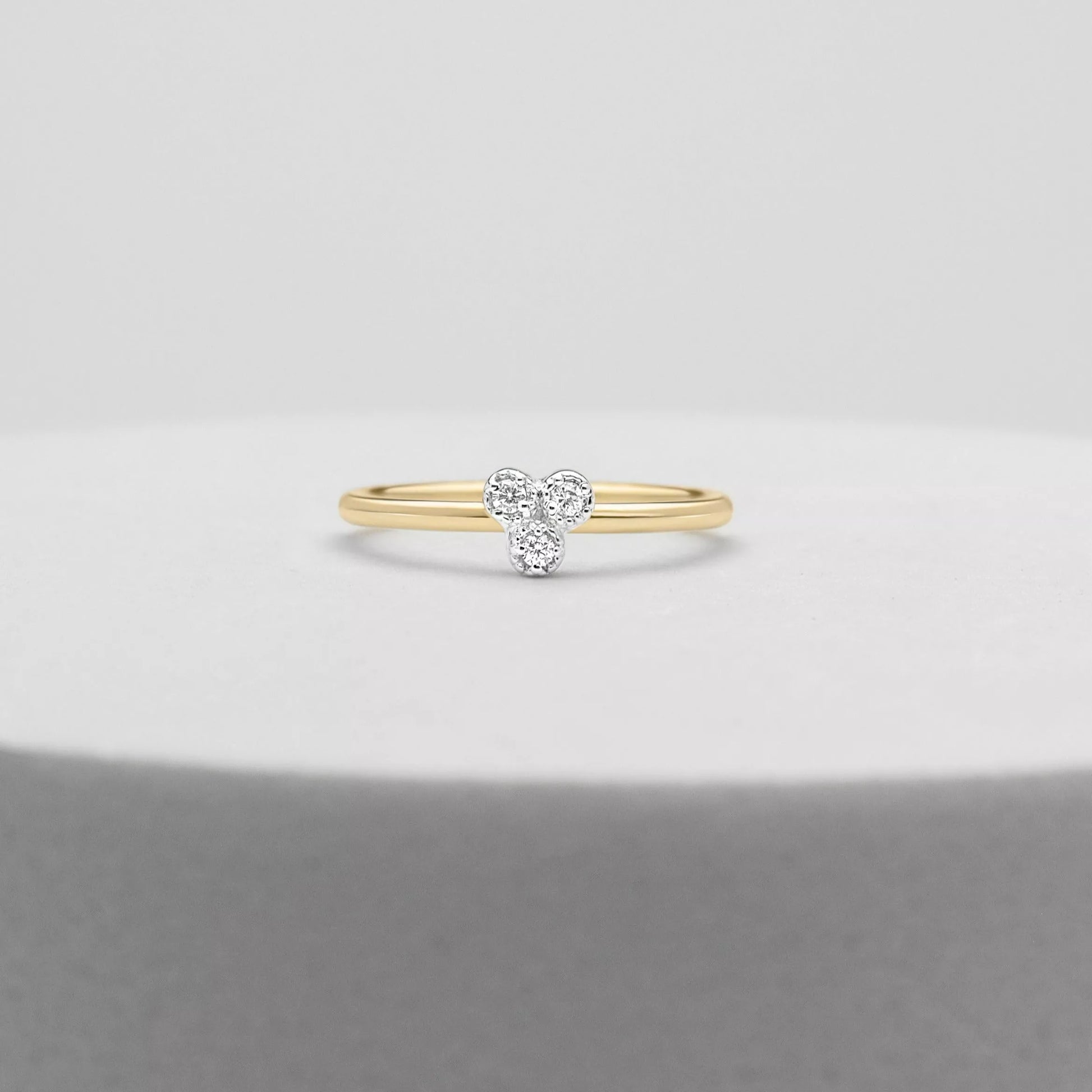 Three small 2025 diamond ring