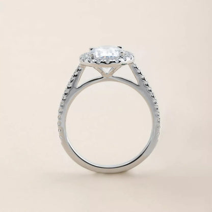 Bague de fiançailles à diamant oval avec halo et pavé